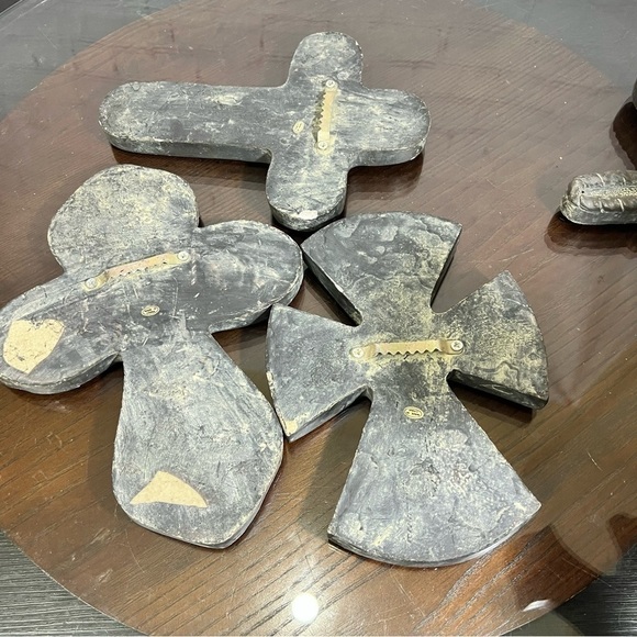 5 Pc set  Beautiful Gothic Crosses made of Resin Plaster. Perfect for the Garden - Picture 9 of 16